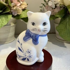 Blue & White Ceramic Potpourri Cat Figurine w/Blue Bow & Floral Accents.